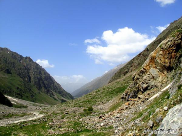 Долина Адыр-Су, подножие горы Уллу-Тау фото