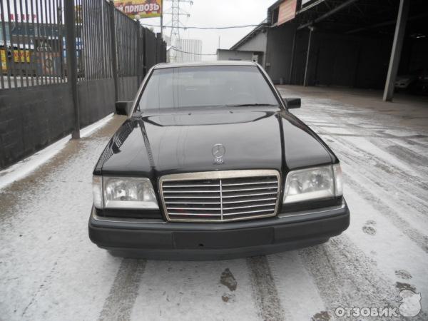 Автомобиль Mercedes-Benz E220 W124 фото