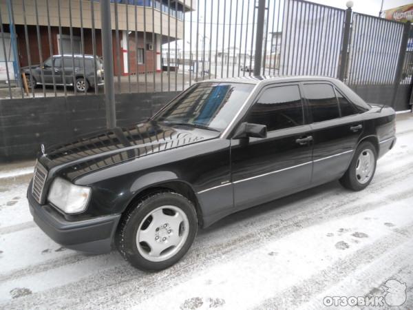 Автомобиль Mercedes-Benz E220 W124 фото