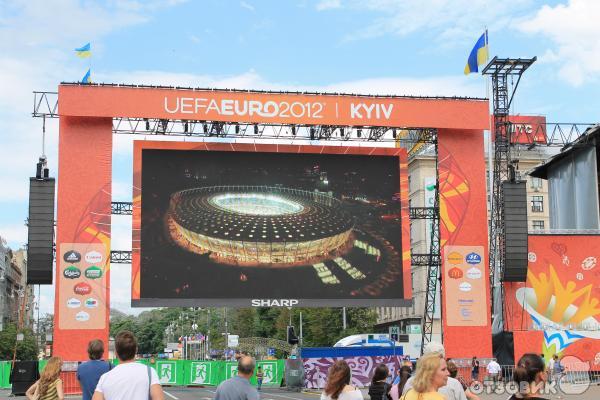 Фанзона Чемпионата Европы по футболу 2012 на Крещатике (Украина, Киев) фото