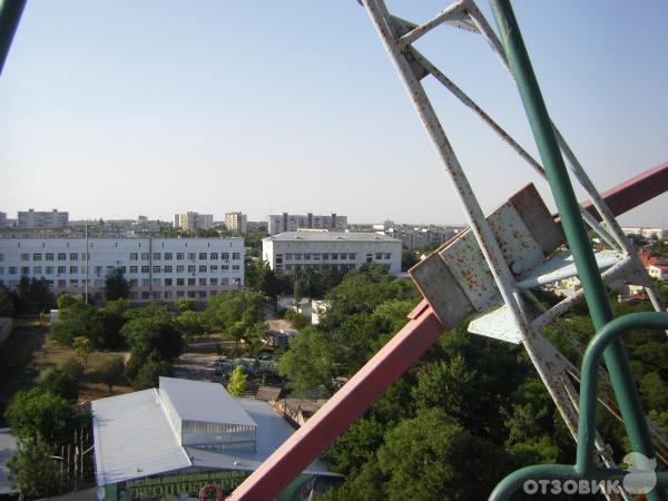 Детский парк аттракционов.