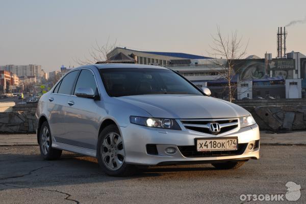 Автомобиль Honda Accord седан фото