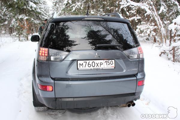 Автомобиль Mitsubishi Outlander - внедорожник фото