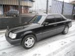 Автомобиль Mercedes-Benz W124 E220 седан фото