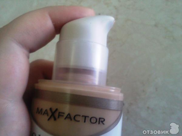 Тональный крем Max Factor Colour Adapt фото