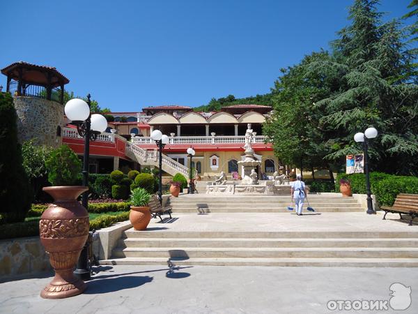Курорт Елените (Болгария)