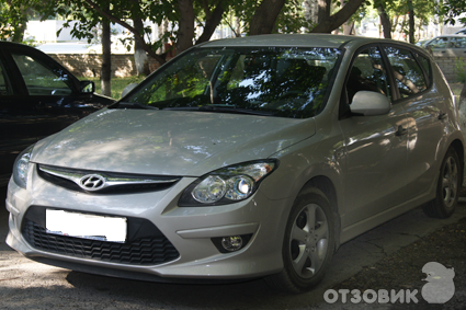 Автомобиль Hyundai i30 5-дверный хетчбэк (2009) фото