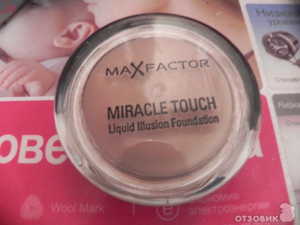 Max Factor Miracle Touch - тональная основа фото